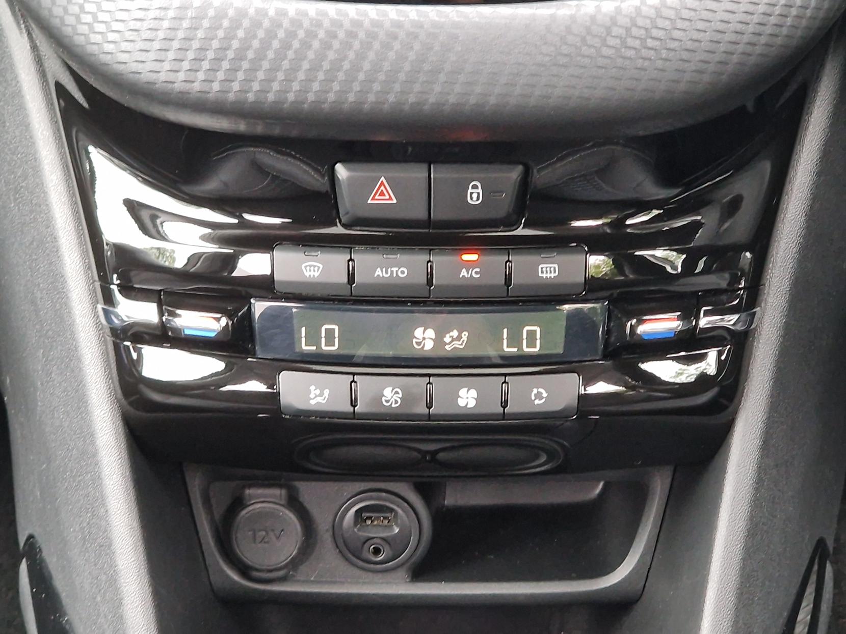 Peugeot 2008 1.2 PureTech Allure Premium SUV 5dr Petrol Manual Euro 6 (82 ps)