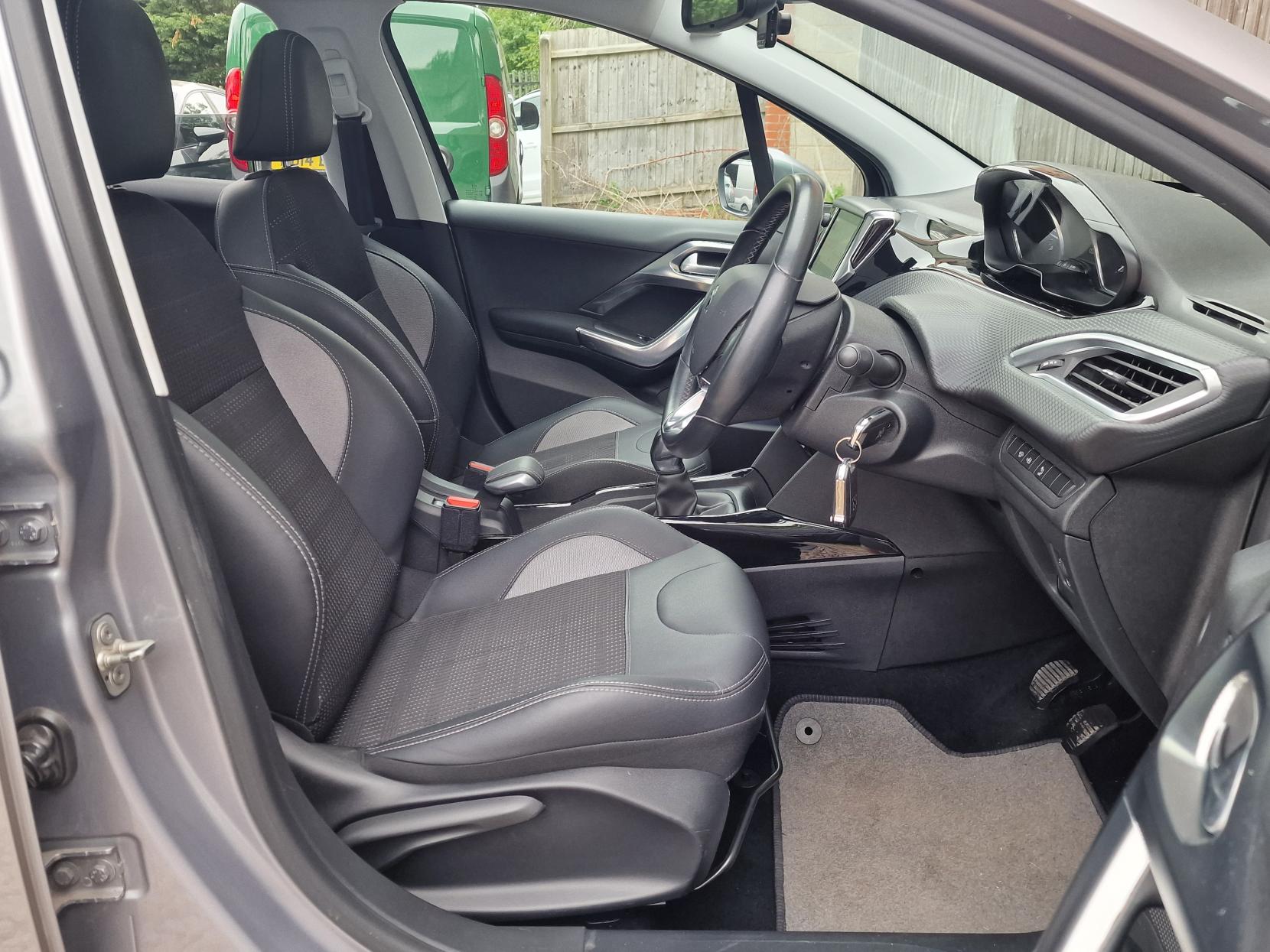 Peugeot 2008 1.2 PureTech Allure Premium SUV 5dr Petrol Manual Euro 6 (82 ps)