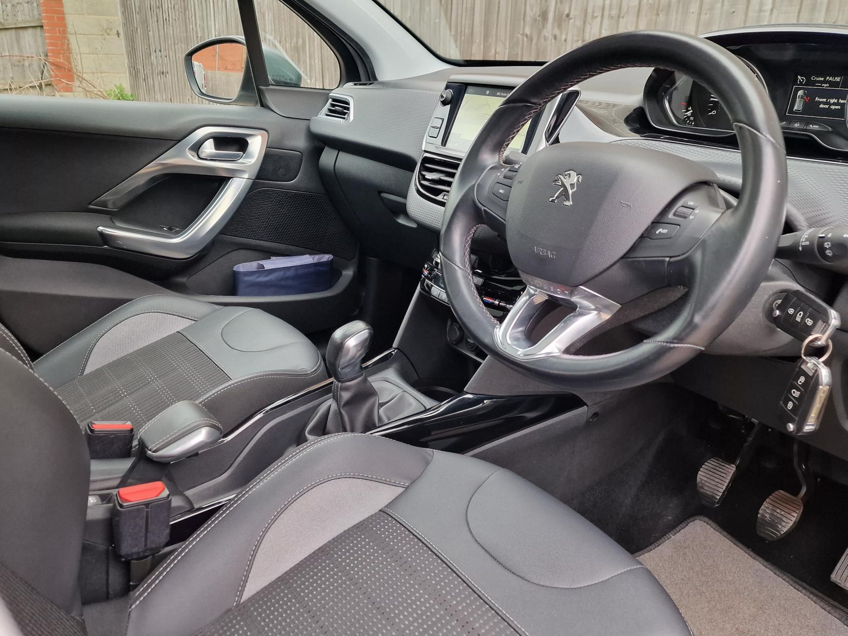 Peugeot 2008 1.2 PureTech Allure Premium SUV 5dr Petrol Manual Euro 6 (82 ps)