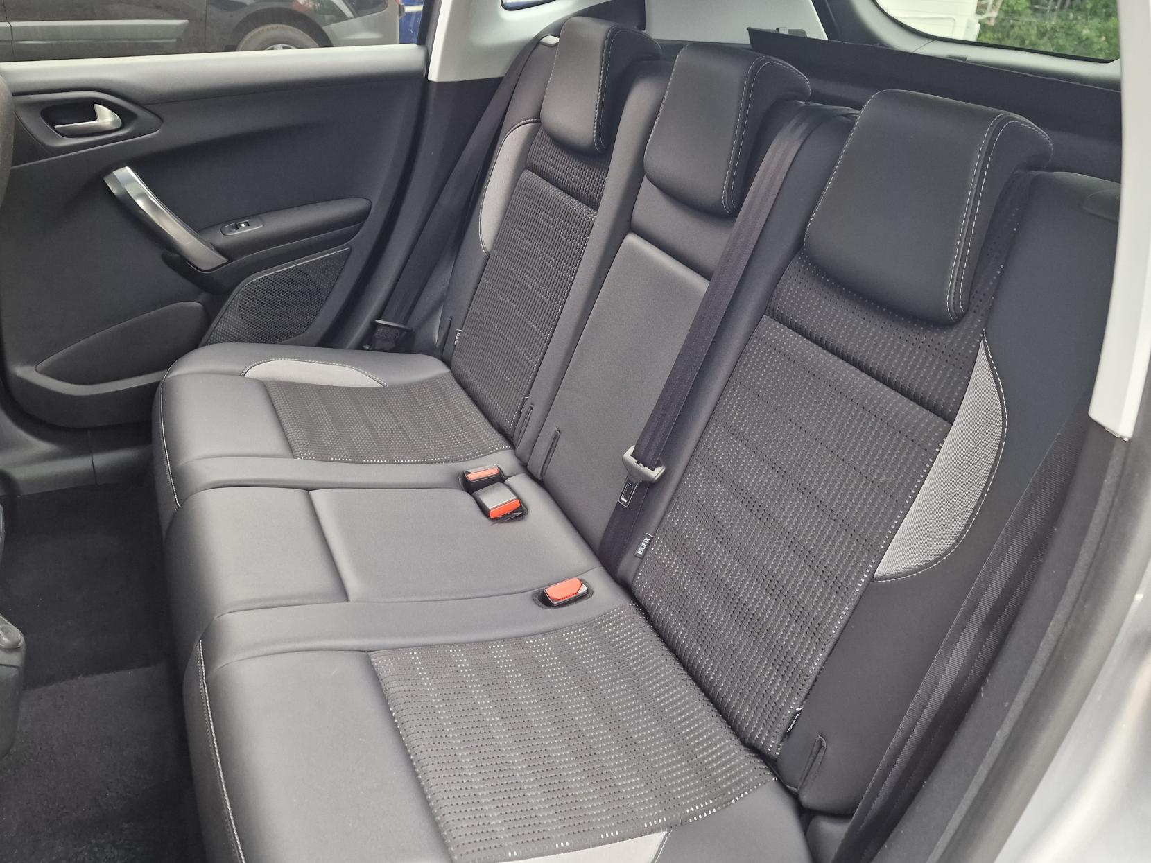 Peugeot 2008 1.2 PureTech Allure Premium SUV 5dr Petrol Manual Euro 6 (82 ps)