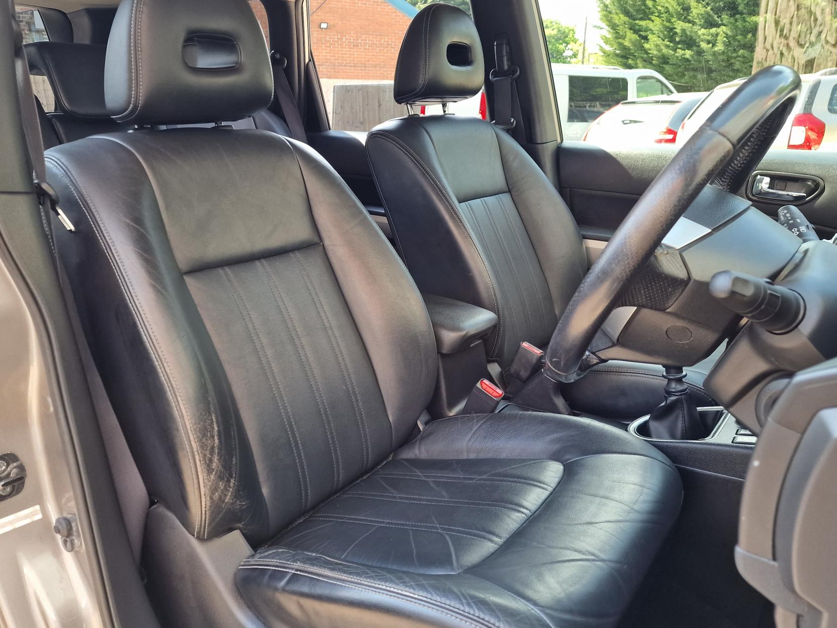Nissan X-Trail 2.0 dCi Tekna SUV 5dr Diesel Manual 4WD Euro 5 (173 ps)