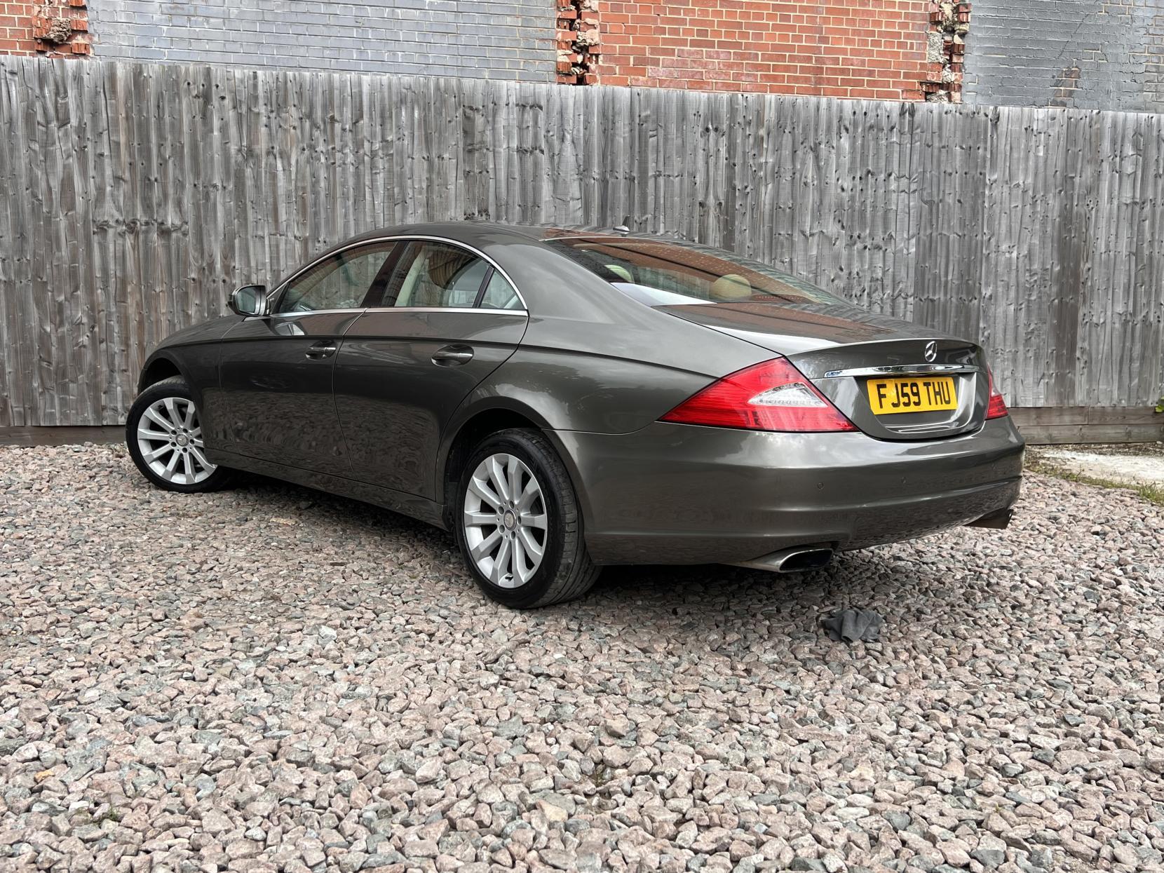 Mercedes-Benz CLS 3.0 CLS320 CDI Coupe 4dr Diesel 7G-Tronic (200 g/km, 221 bhp)