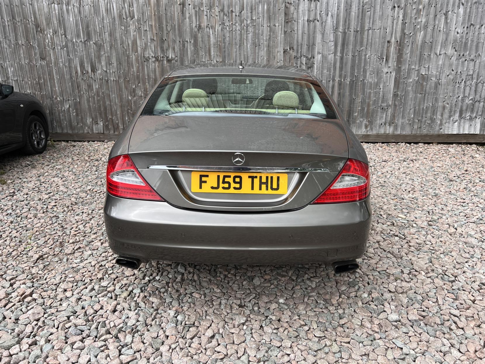 Mercedes-Benz CLS 3.0 CLS320 CDI Coupe 4dr Diesel 7G-Tronic (200 g/km, 221 bhp)